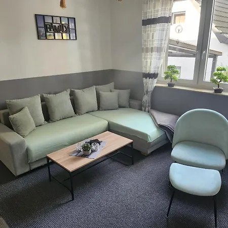 Ferien-, Monteurswohnung In Apartment *