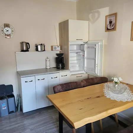 Ferien-, Monteurswohnung In Appartement *